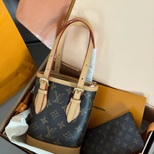 215 boxes
size：13*17cm
Customized products are available ??
L family used water bucket bag (bag in bag)
The classic yellow skin of the old flower bucket
Impressive ??
Search for Lv bucket bag