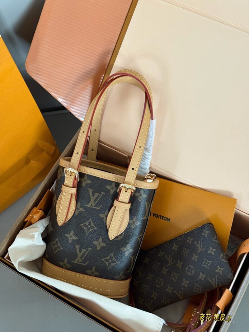 215 boxes
size：13*17cm
Customized products are available ??
L family used water bucket bag (bag in bag)
The classic yellow skin of the old flower bucket
Impressive ??
Search for Lv bucket bag