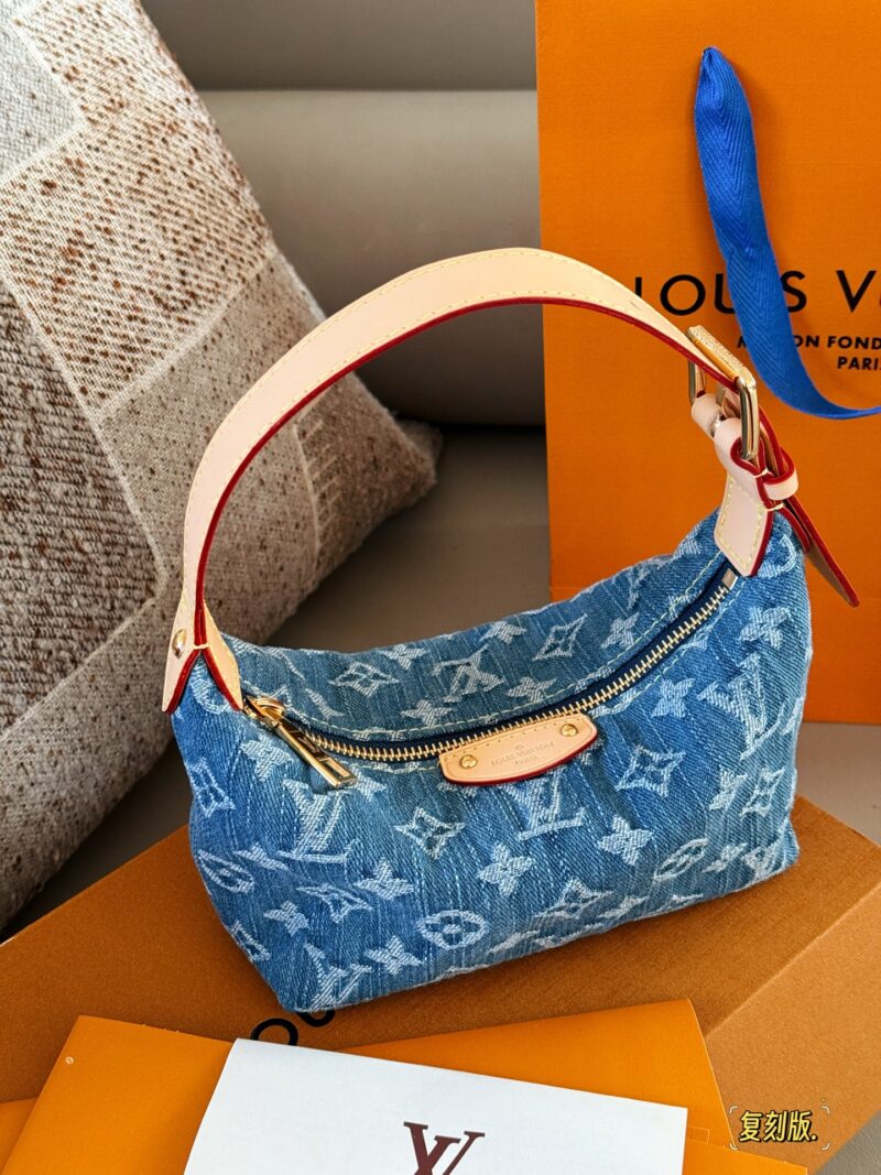 225 box replica version
size：20*11cm
New denim lunch box bags keep up with this trend
That's so cute
Retro is the real top!
L's new denim lunch box bag!