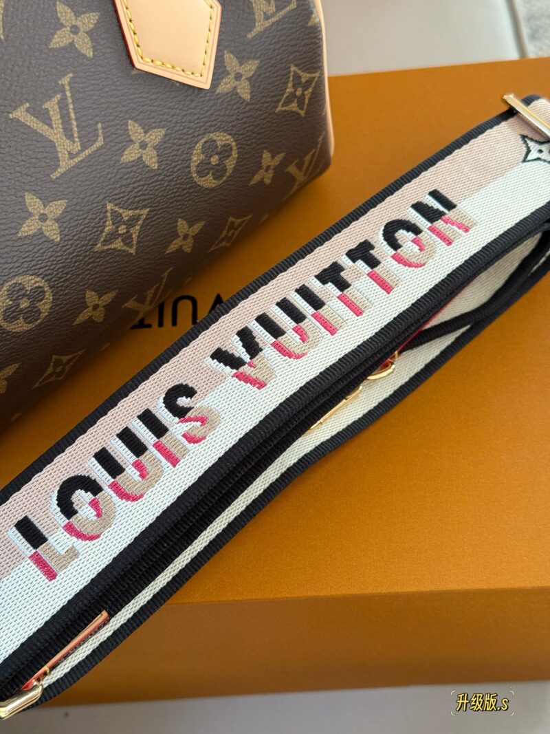 260 boxes
size：20*14cm
L home speed20
I really like this size!
?? Taiwanese customers order color changing leather!
?? Original weaving! Upgrade to adjustable
No matter what clothes you wear, don't hesitate!
Whatever you want!
Search Lv speed20