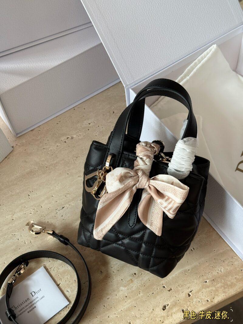 3ba71553ad.jpg 310 box mini cowhide
Size: 13x15cm (mini)
D Home Tourjours Indigenous
Mini natives are here!!
Who carried the cuteness off the street!!
Freshly baked mini Toujours
