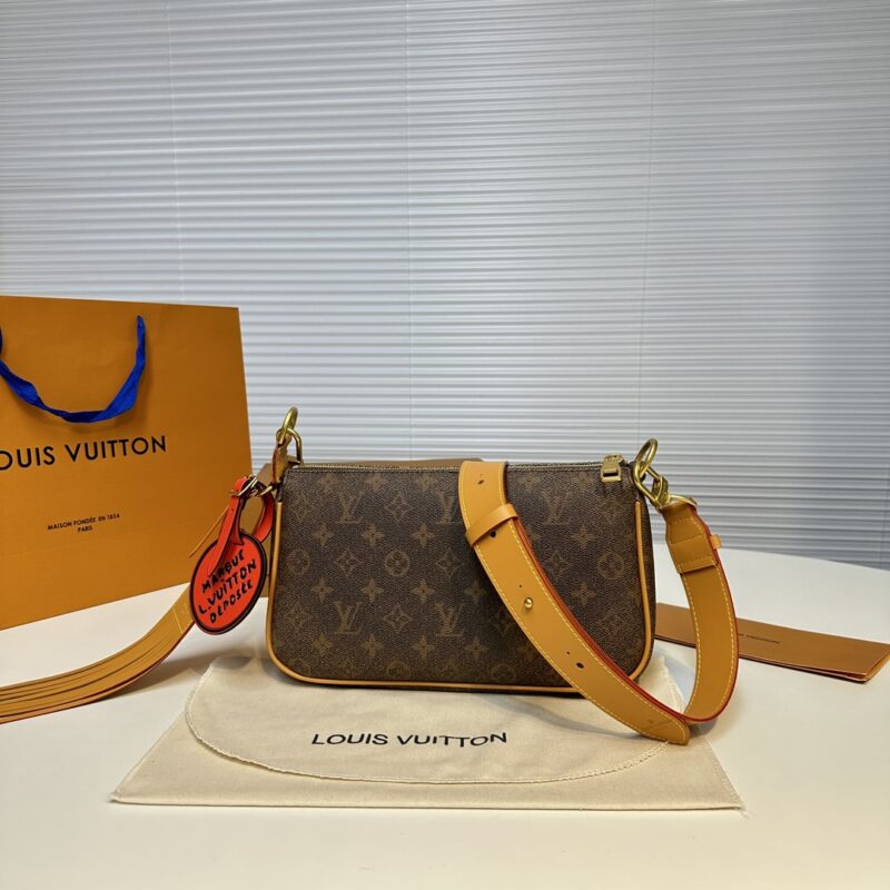 3bfce7e2ad.jpg 260 Purchasing Grade Duty Free Edition M11623 This Pochette Accessory XL handbag features a Monogram pattern on Monogram Dust canvas that has been tested over time, injecting a handsome atmosphere into the classic configuration originating from 1990....