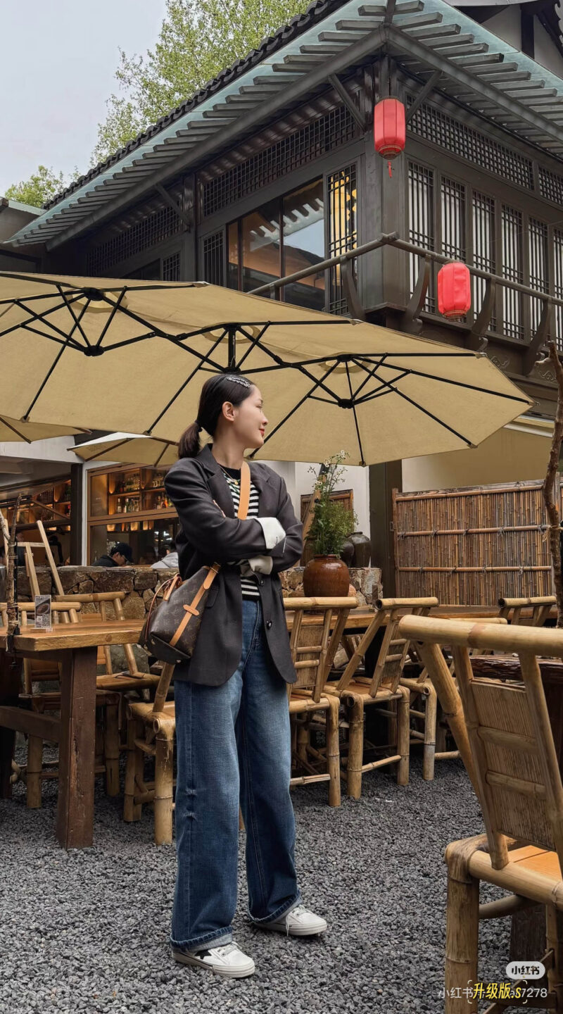 3c0731f763.jpg Carryall is extremely practical!