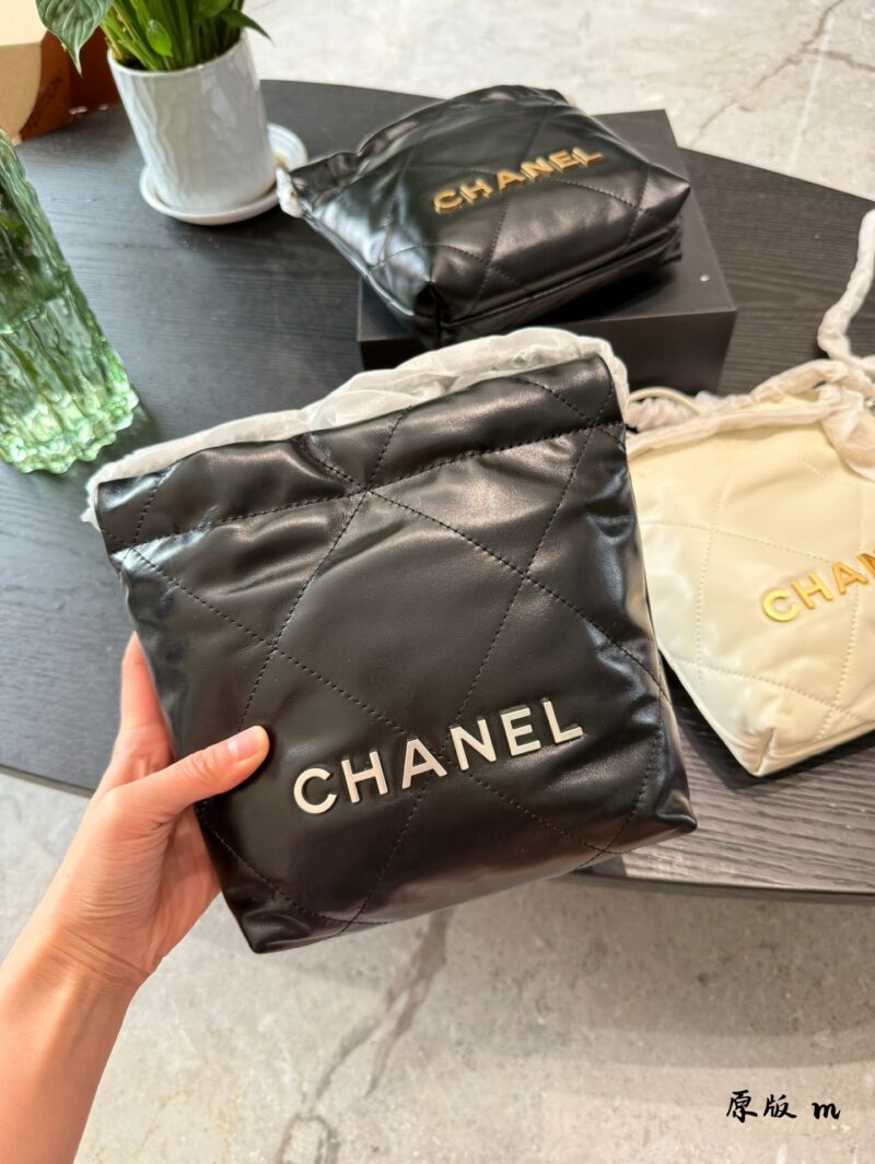 Chanel Mini Garbage Bag P260 Original Sheepskin
Can be carried by hand or slung over
The new season's C position! Get up the little girl who used to have a casual style with 22 bags
Can be carried by hand or slung over, exquisite and cute 18 × 20 bo...
