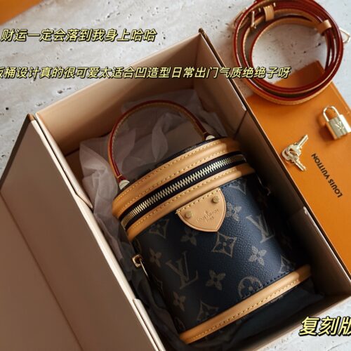 285 sets of complete packaging reprints
size：12.5*15cm
L family cans bucket bag
The newly released small account of the Wealth Bucket
So cute! Nano Money Bucket
The more you use it, the more fragrant it becomes!!!