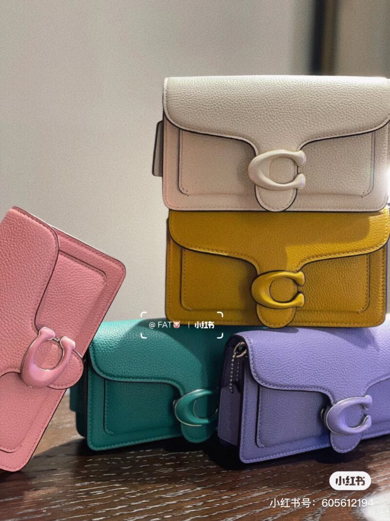 Dongbai Coach/Classic Wine God Bag
The eternal wine god bag, never tire of it
A bag in hand, matching all~