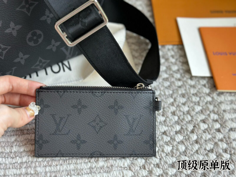 235 complete set of packaging
Original order quality
Size:22 15cm
L Family Handbag - unisex [? ya]
LV toiletry bag/2-in-1 shoulder bag
Inside the original version