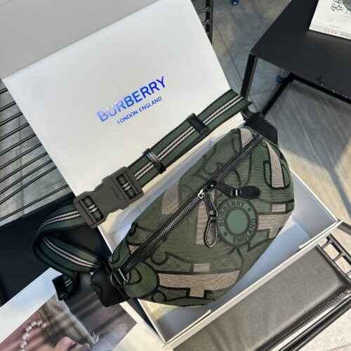 Green BURBERRY New Year NY ? Mlb Co branded Super Western Chest Bag/Waist Bag Premium Version Fabric is custom-made, N levels higher than the black ones on the market, with perfect embroidery inside, complete set of hardware logo size 31 * 19 * mod...