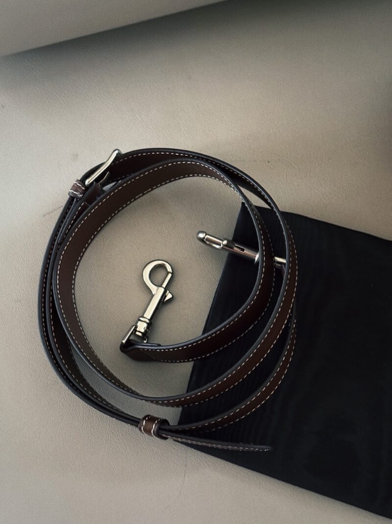 3ddc2d69fa.jpg 210 without box
Size: 21 (bottom) * 30 (top width) * 20 height
Celin woven bag, a must-have for summer#
This is super practical!
Everyone should praise it on their backs