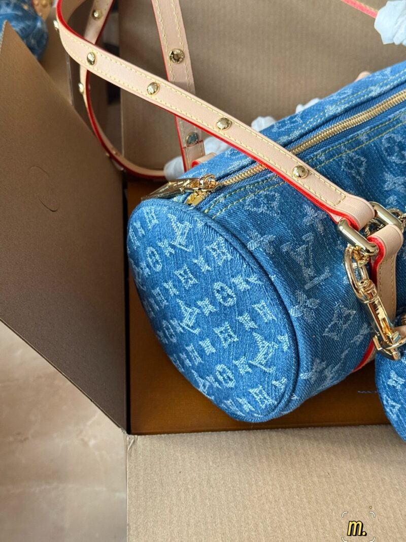 3e0ed4e060.jpg 290 boxes
Size: 27 * 13cm (large bag)
15 * 6.5cm (small bag)
24 Spring L Home Denim Denim New Collection
Rocket at the beginning of the New Year
My favorite of this classic remake is the one shoulder Barbican Dragon. Who wouldn't be tempted by it!!
V...