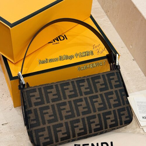 190 box
size：25*14cm
Fendi Underarm Bag/Mahjong Bag
Really perfect!
Love, love, love!
Handheld, Underarm, Crossarm