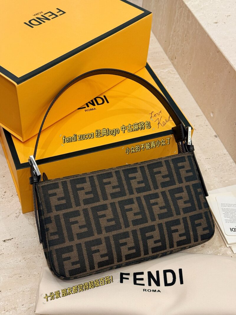 3e2fa7e09a.jpg 190 box
size:25*14cm
Fendi Underarm Bag/Mahjong Bag
Really perfect!
Love, love, love!
Handheld, Underarm, Crossarm