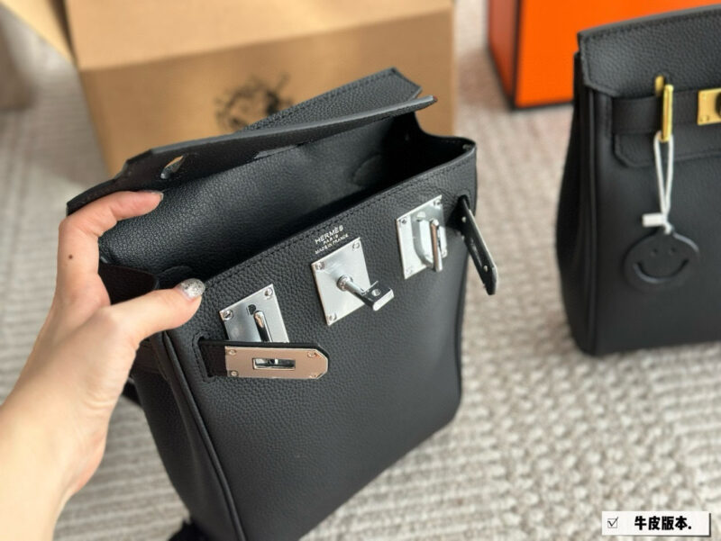 3e3b0b0f99.jpg 310 original cowhide
Size 21 19cm with gift box
Hermes HAC A DOS
Hermes is very suitable for boys' bags, but Hac is really suitable for boys!! The most practical men's bag has a strong appearance and is also resistant to damage
Whether it's a crossbo...