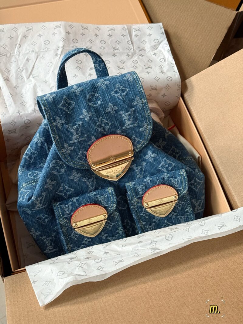3e63c0f3a0.jpg 320 box m
size:20*20cm
24 Spring L Home Denim Denim New Collection
Rocket at the beginning of the New Year
What a cute one
Vintage tannin backpack
Very suitable for summer y2k style, looking forward to living in summer!