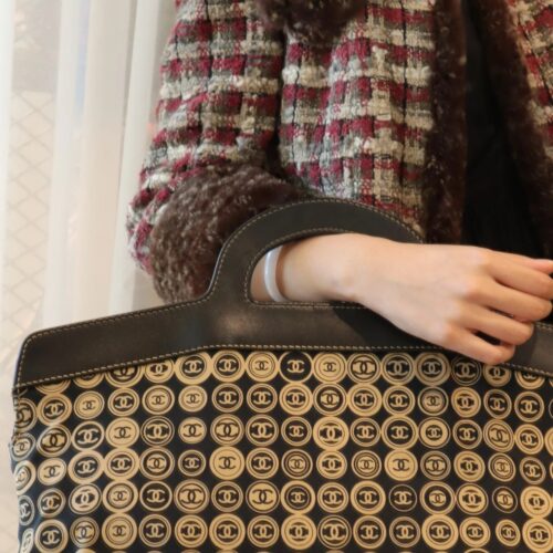 Damn it! Chanel Vintage Coin Bag, so handsome, truly a temperament type. Chanel Vintage is too stylish to wear
Whether it's handheld or folded into a handheld, there is a unique vintage beauty material that is also suitable for spring and summer
Each...