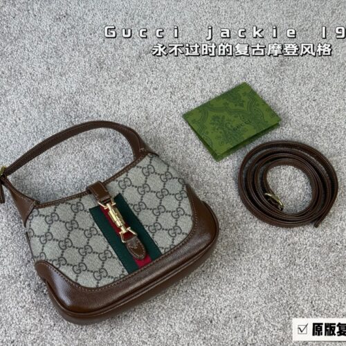 GG new 1961 armpit bag looks better the more you look at it
Size: 19 * 13 (small)
That's really amazing!
Both big and small phones
Can be worn under the armpit or slung diagonally
Don't say much, it depends on the quality!
???? Cowhide quality