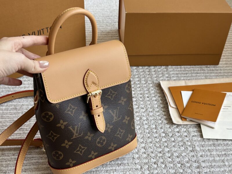 40450e5e1a.jpg 240 boxes
Copy size 22 17cm
L Home SOHO Old Flower Backpack
Single shoulder, crossbody, and double shoulders
Changing freely is very convenient!
Super versatile, can be carried anywhere!
Search for Lv bb backpack
