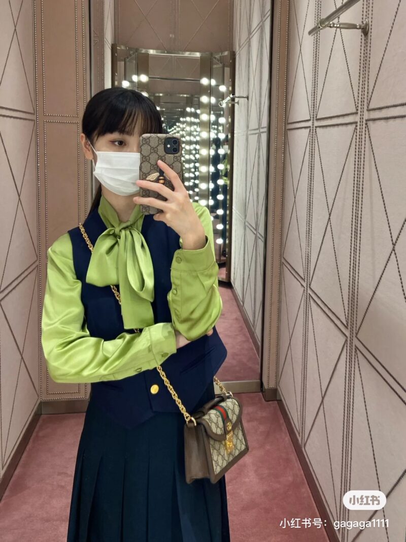 Gucci Mini ophilia Mini Bag Exquisite Mini Bag Comes Crown
Recent fashion trends and styles
Mini bags are essential items for going out on the street
The absolute bonus for the design is that the phone can fit comfortably and has ample space for dura...