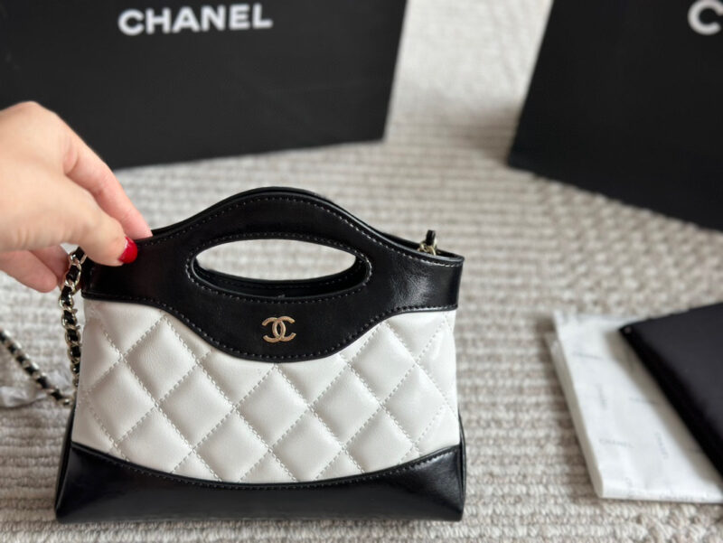 40f1c7c67c.jpg 215 box upgrade version
size:22*14.5cm
Xiaoxiangjia's 23a is worth buying
Cute and Loving Horizontal Version 31
Chanel has been replicated again
The new 31 bag model has released a mini size
Who can withstand this!
Xiaoxiang's true love fans must j...