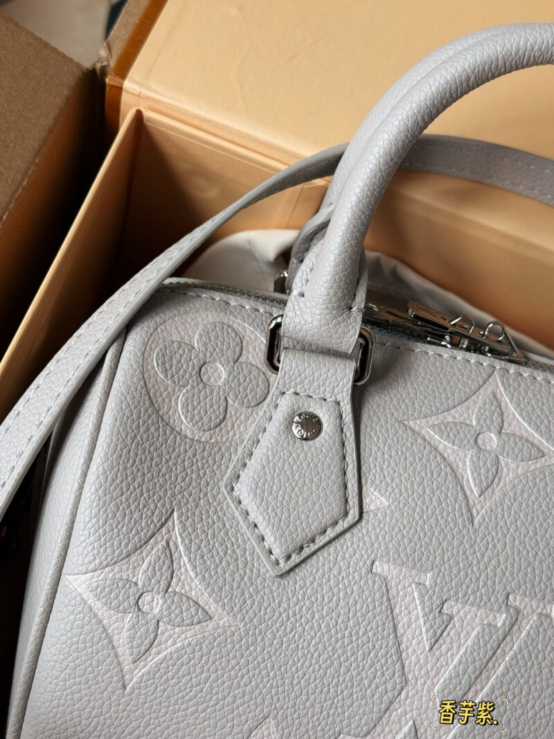 411090d4d4.jpg 220 new model (with box)
size: 20*14cm
L Home Speedy 20
Let's feel the joy of Speedy together~
This size is just right!
Sweet Potato Purple Speedy 20
Light purple gray blended milk is dripping!
Search: Lv speed 20