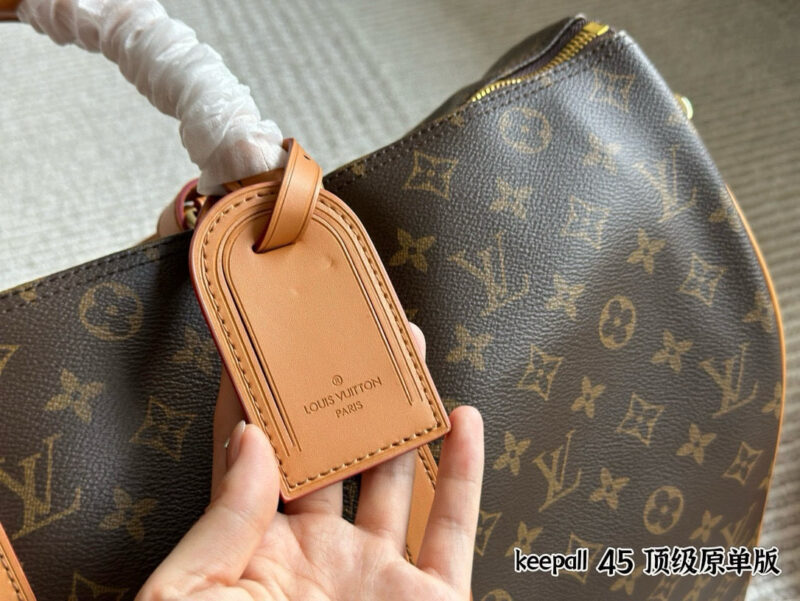 41a545fb4a.jpg 290 without box
Size: 45 * 27cm
L family's old flower travel bag is out!
Keepall 45 travel bag
Featuring a retro and artistic atmosphere with high aesthetic appeal~
Do we need 'it'.