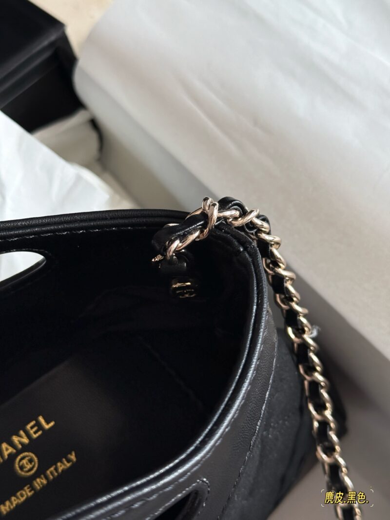 41e2cb6095.jpg 200 boxes
size:22*14.5cm
Xiaoxiangjia's 23a is worth buying
Cute and lovely side scrolling 31 nano bag
Suede and sheepskin make it look more luxurious
Who can withstand this!
Xiaoxiang's true love fans must join!
A pack is hard to come by!