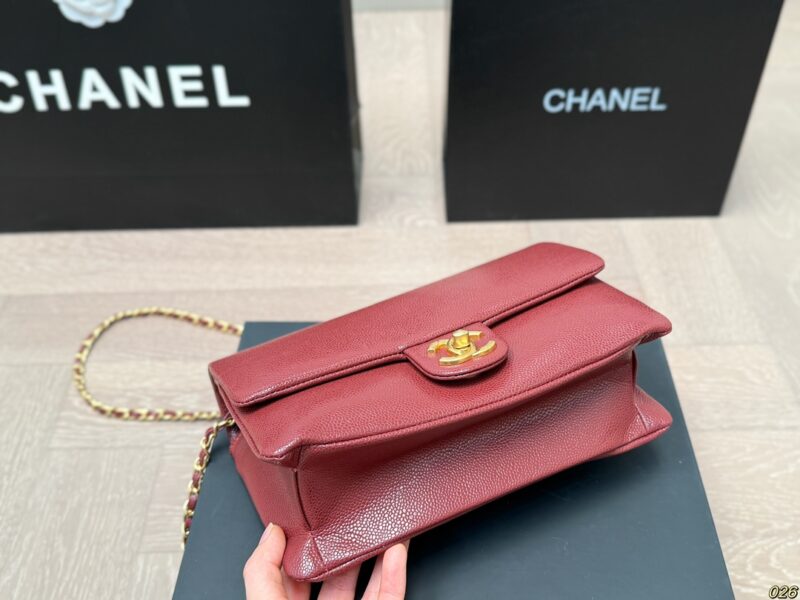 Counter gift box
Chanel Gold Coin Bag Chain Bag
Rarely seen obscure style, cool retro and lazy
Another trendy item that can be easily carried out with just one carry
Size 23 14