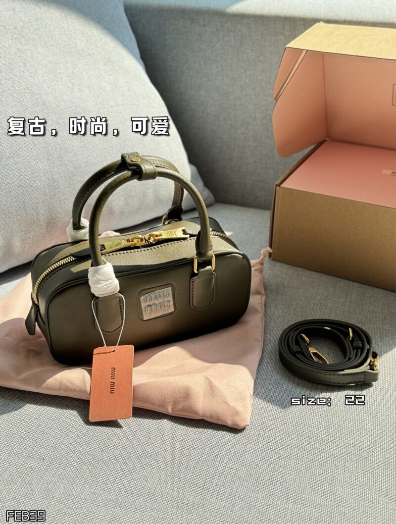 Color card ??
MIU MIU Arcadie Series Bowling Bag Shoulder Cross Shoulder Handbag
