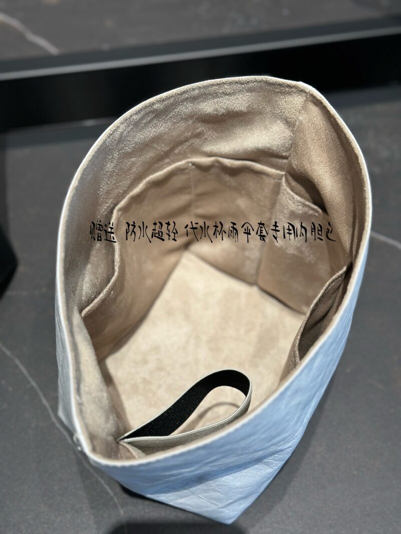 425d9ae00e.jpg Bucket Bag ? Gift inner bag G7155 # p335
Liu Yifei, Ni Ni, Dong Jie, Naza, Yang Mi
Waiting for many female celebrities with the same style of bucket bag, bucket bag, medium-sized leather, suede, top layer cowhide
The favorite of minimalism, with la...