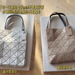 185 boxes
size：16*20cm
The new small square box from Miyake Life is so beautiful!!!
Summer is all about this cute and lovely little waste bag with a huge waste capacity!!!