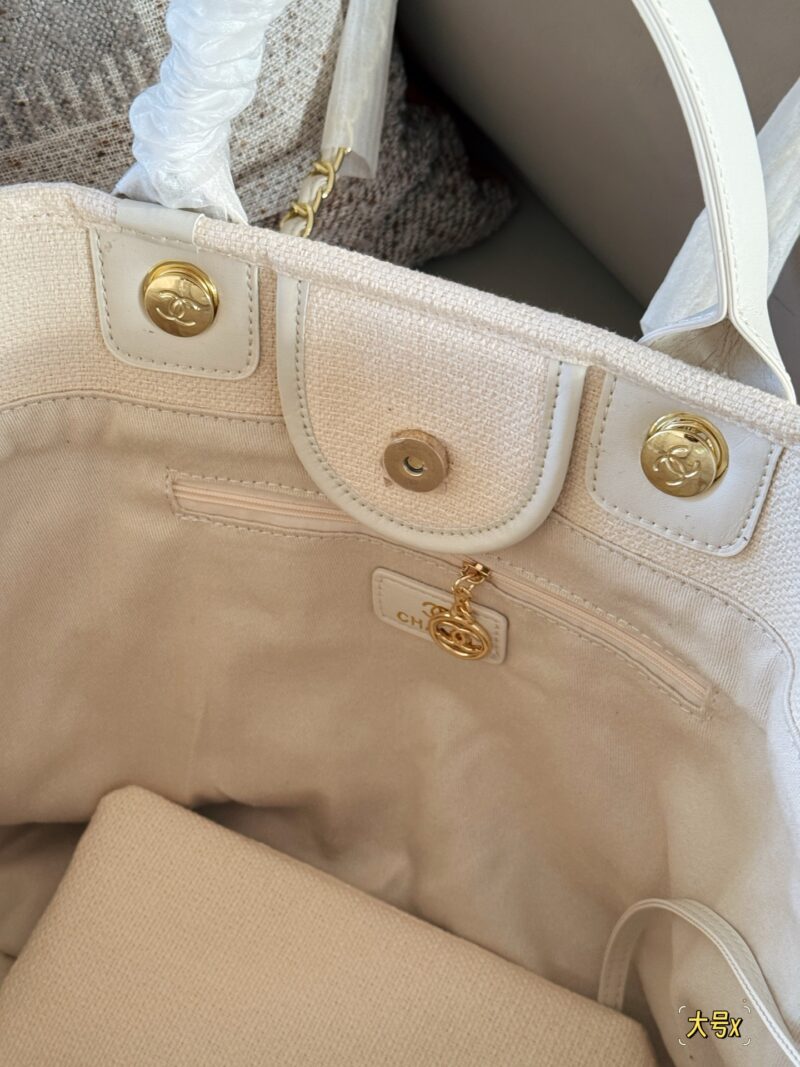 42b3203907.jpg 355355 without box
Size: 38 * 30cm (large)
33 * 25cm (small)
Xiaoxiangjia 25C Early Spring Vacation Series
Marseille and the Sea
Arrange it! Arrange it!
This beach bag released this year is so beautiful!
People are already eagerly anticipating it!