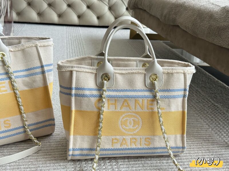 42dc52c4e9.jpg 355 (same price for size)
Size: 38 * 30cm (large)
33 * 25cm (small)
Xiaoxiangjia 25C Early Spring Vacation Series
Marseille and the Sea
Arrange it! Arrange it!
This beach bag released this year is so beautiful!
People are already eagerly anticipating it!