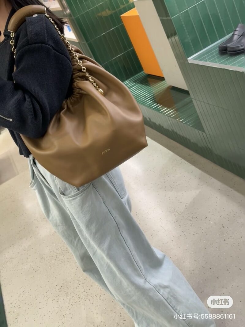 Each person has a donut chain bag
All the stars are carrying it on their backs
doughnut. Chain Bag
Folding Hobo style
Lazy and gentle feminine charm
The joy of doing small things and big things
