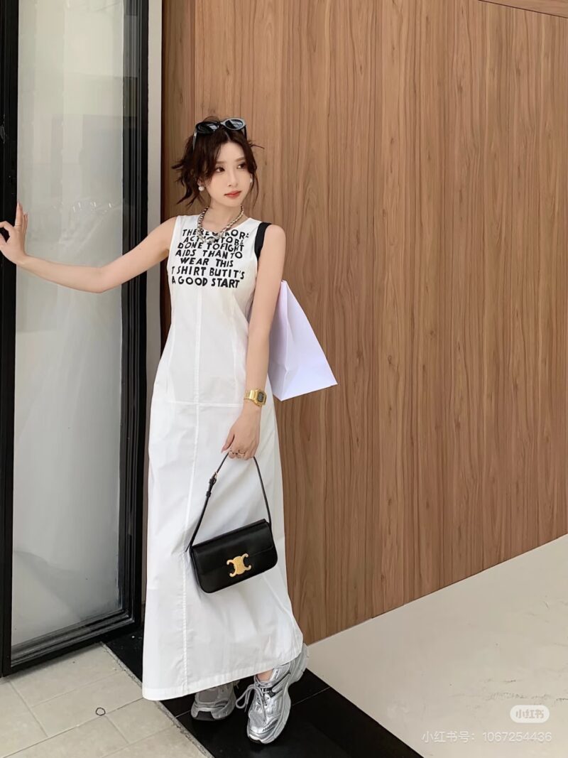 Celine, who carries the armpit bag and who looks good