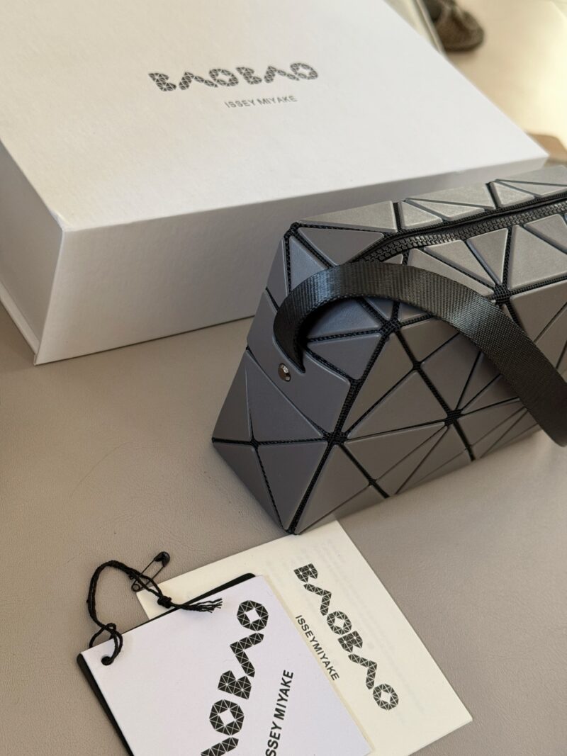 4315477db3.jpg 175 boxes
size:18*11cm
Strongly recommend Miyake's Lifetime Cupid Box
Despite its small size, it can hold a lot of space
Daily necessities such as 160plus car keys can be easily put down!
It can be carried by hand, tilted back, single shoulder, and...