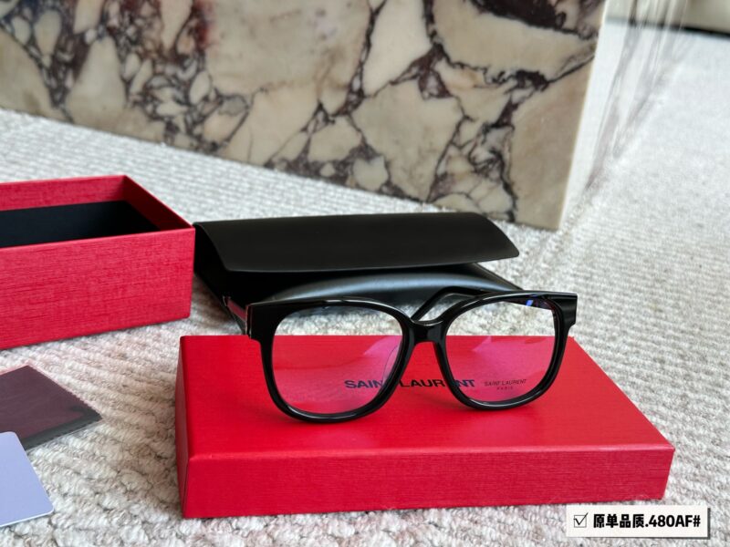 431ccfbf96.jpg 210 box
YSL's greatest item has appeared~YSL is really amazing
The logo next to the mirror legs is really eye-catching
Cat's eyes are quite rare
I didn't expect YSL's house to have such a beautiful nude mirror
Chong Chong Chong Chong#