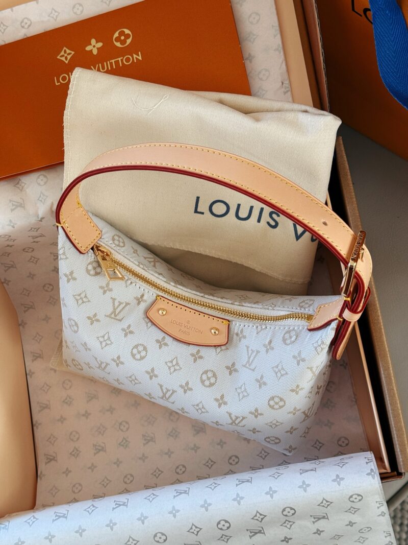 434e40871a.jpg 220 boxes
size:20*11cm
New denim lunch box bags keep up with this trend
That's so cute
Retro is the real top!
L's new denim lunch box bag!