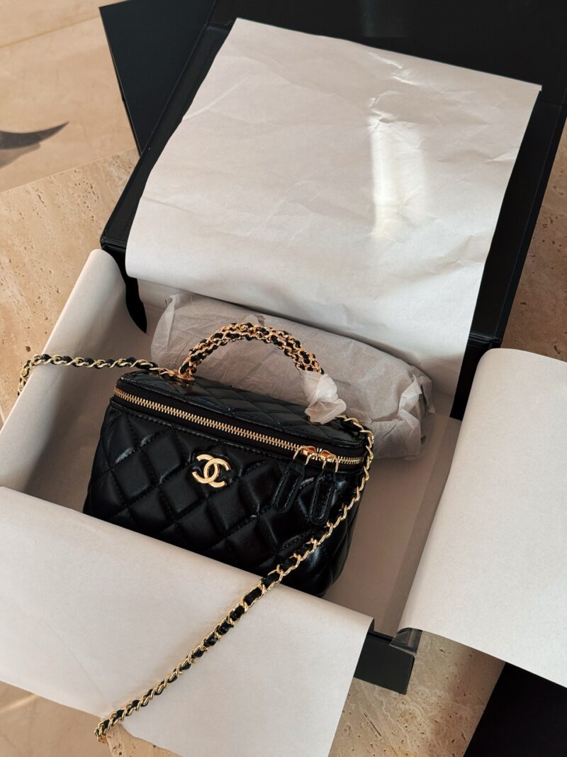 Box pairing
size：18*10cm
Chanel Xiaoxiang Home Withdrawal Box Bag
The long box with black gold Fried Dough Twists handle can be cool and cute
Various stubborn shapes
Truly fragrant