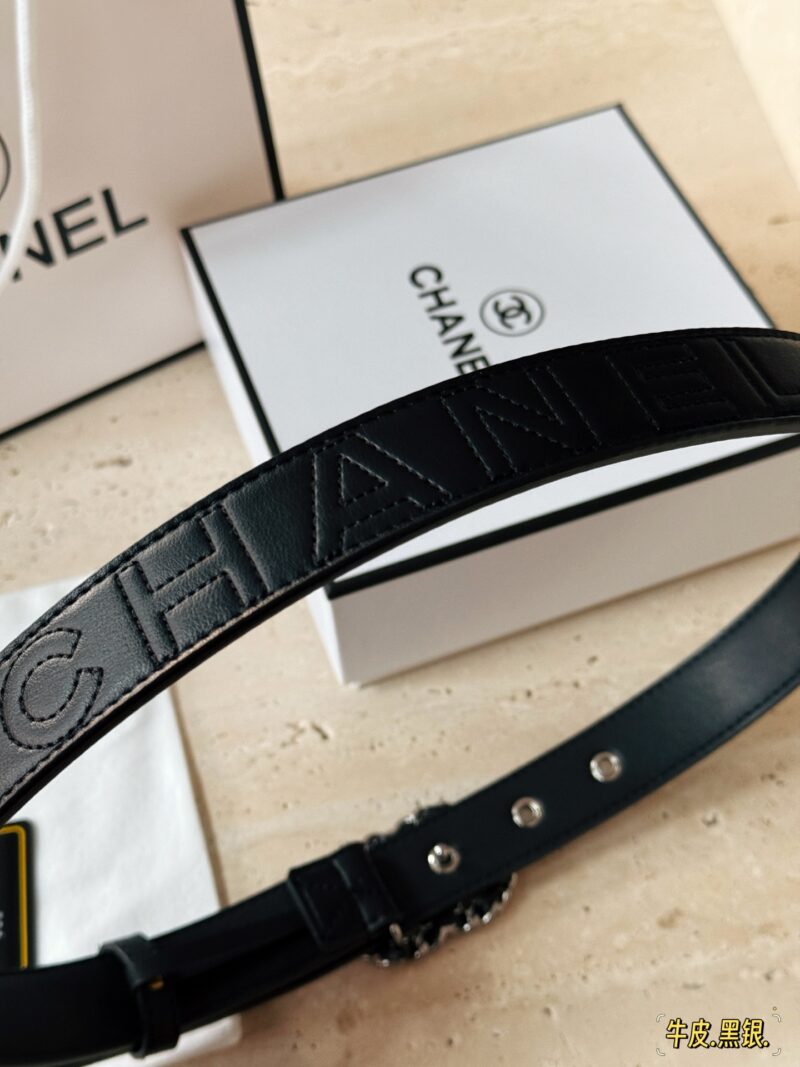 438994d139.jpg 165 complete sets of packaging
Xiaoxiangjia 3cm leather chain diamond grid waist belt
A very worthwhile item to buy,
The finishing touch of Jennie's outfit, it looks very high-end no matter what!