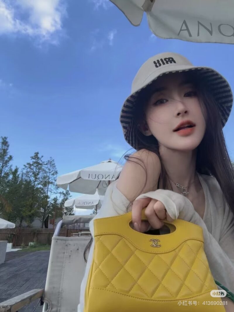 4410fd351e.jpg Chanel 24S Latest 31 Bag Nano
The top selling lingerie is so cute and the sheepskin texture is superb!! Soft and delicate touch!
The full classic diamond grid pattern combined with light gold hardware design presents a perfect fusion of classic and l...