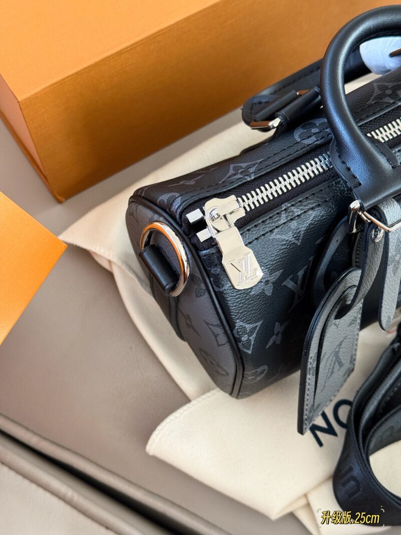 448d64ee9f.jpg 240 pairs of boxes
Size: 24 * 15cm
L Home Keepall Pillow Bag
She's really cute!
A suitable keepall25 black warrior for thieves!
Male friends' battle bag
Search Lv Keepall25
