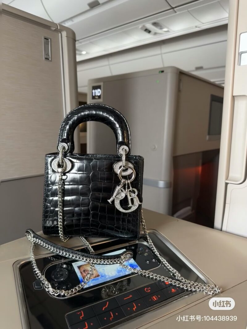 44d465ce2d.jpg Dior Concubine Bag Diamond Buckle