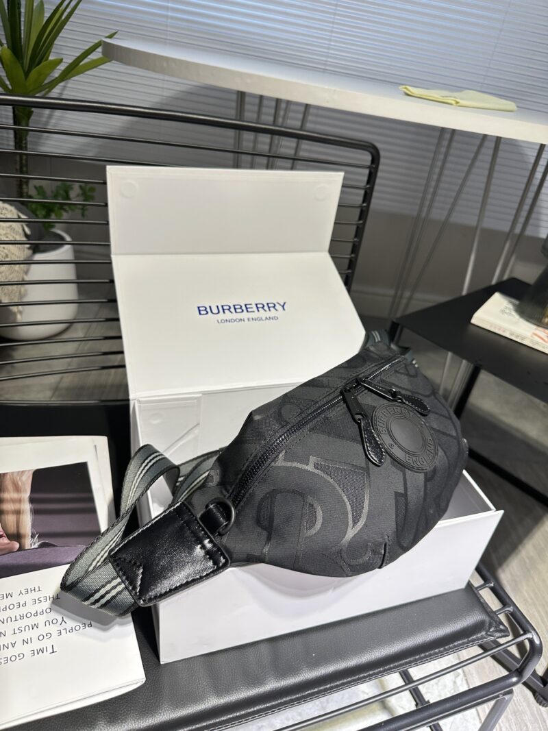 450508caf2.jpg Black BURBERRY New Year NY ? Mlb Co branded Super Western Chest Bag/Waist Bag Premium Version Fabric is custom-made and is N levels higher than the black ones on the market, with perfect embroidery inside and a complete set of hardware logos. Size ...