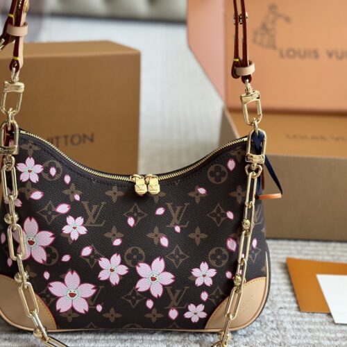 265 box
L Home 2025 Murakami Takashi Co branded Sunflower
Zipper | Vintage | Leather Shoulder Strap | Lightweight | Large Capacity ▼ ● Cross Shoulder | Single Shoulder | Underarm | Handheld
One pack with four backs, detachable chain point 8 and s...