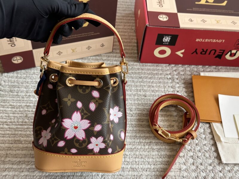 455852e472.jpg 215 boxes
size:13*16cm
L's new nano bucket bag
Noe bucket bag is super cute!
Old flower ydds!
Get in quickly! Get in quickly!
I really love it! Because it's really easy to match!