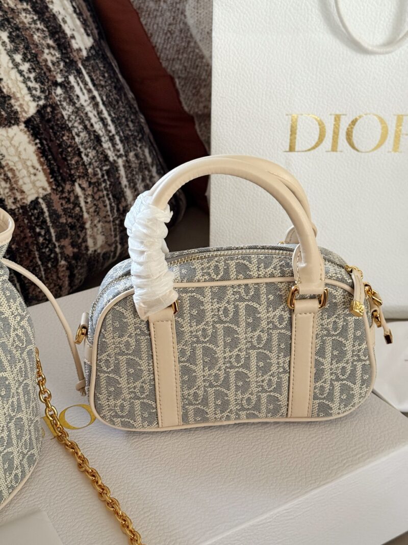 270 boxes
size：20*12cm
D Home VIBE | Pillow Bag
Don't think I'm young, but I'm very good at pretending!
Summer25 new SIZE bowling bag, really looks great!