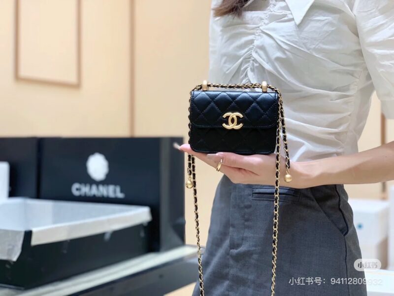 Chanel waist bag mini woc Chanel gold bead waist bag 10000+Chanel 2021 handmade workshop mini woc
The shoulder strap can be adjusted, it can be worn diagonally, and it can be used as a waist bag
Xiao Jinzhu, very versatile
A must-have concave shape
I...