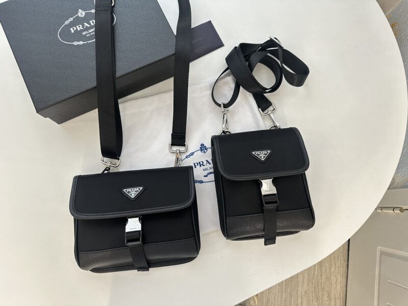 Complete gift box packaging ? Vertical PRADA ? Model 2020-2 Large Horizontal Mobile Phone Bag [Strong] Crossbody Bag Waist Bag Multi purpose unisex Milan Creation. Miuccia Prada's unique talent lies in her relentless pursuit of new ideas, blendin...