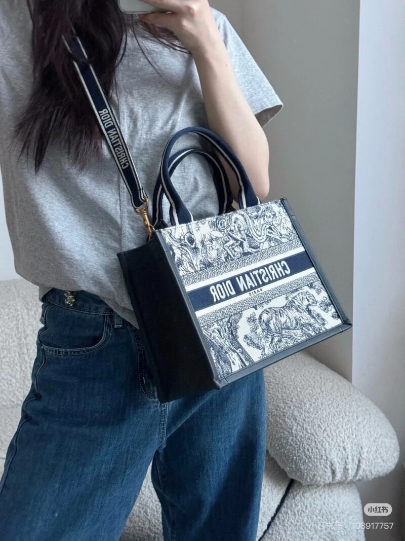 Dior's new tote frees hands