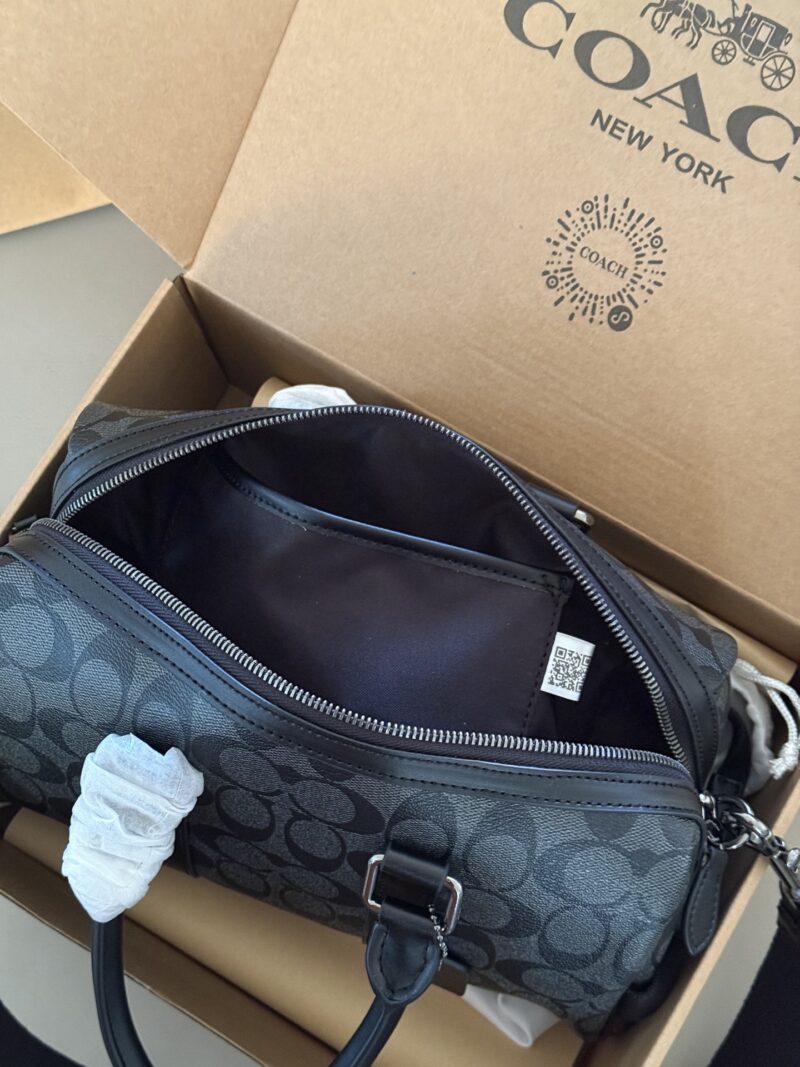 4749c184a3.jpg 265 box
size:28*17cm
COACH | Falling in Love with a Male Boston | Venture Premium Grey
What are you still worried about getting for 520?
Advanced graphite gray exudes a sense of sophistication
C's classic, fashionable and atmospheric pillow bag
A v...